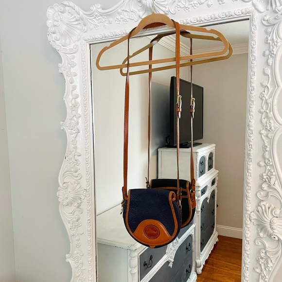 VINTAGE Dooney & Bourke Duck Logo Small Crossbody Handbag Leather Saddle Bag - Picture 2 of 9